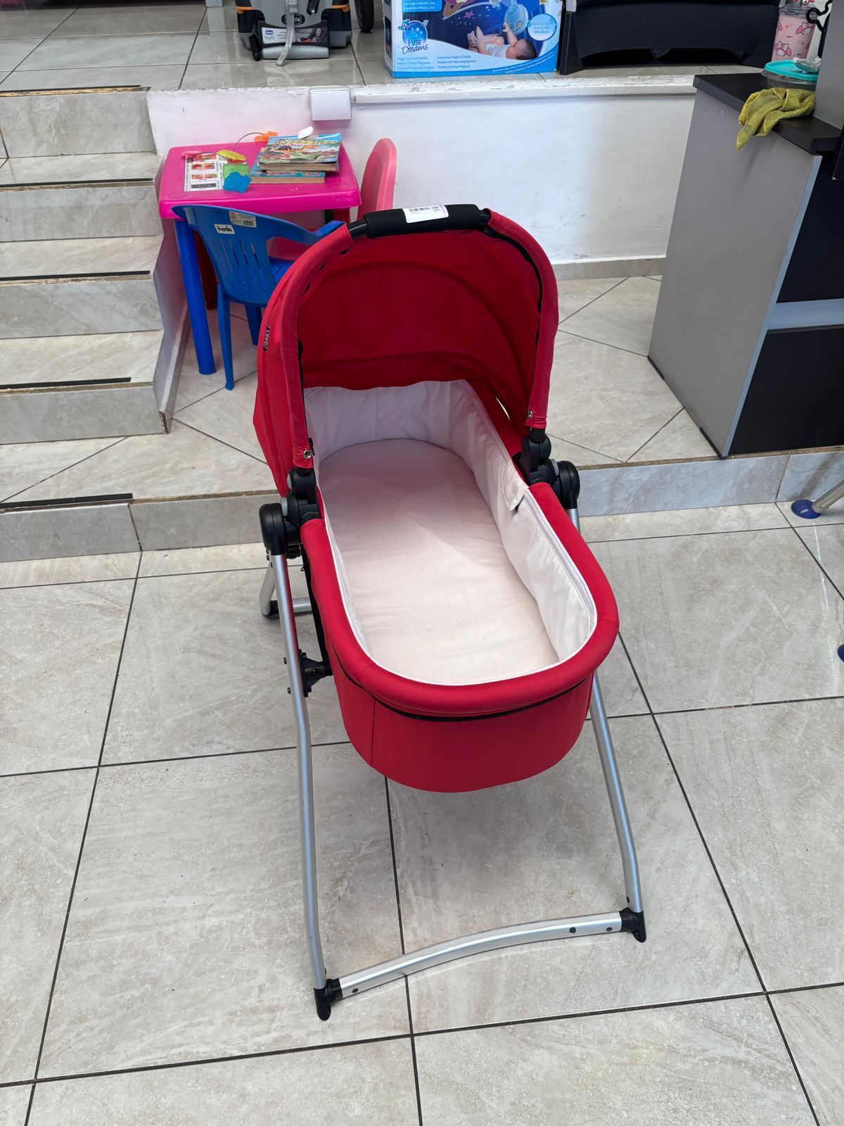 SEMINUEVO Bambineto Rojo con Base / 4426.1