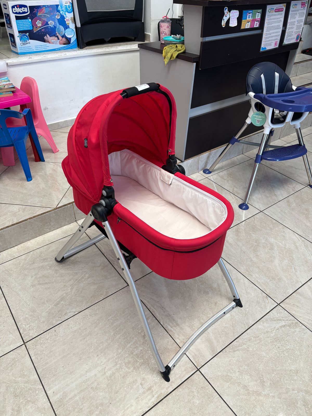 SEMINUEVO Bambineto Rojo con Base / 4426.1