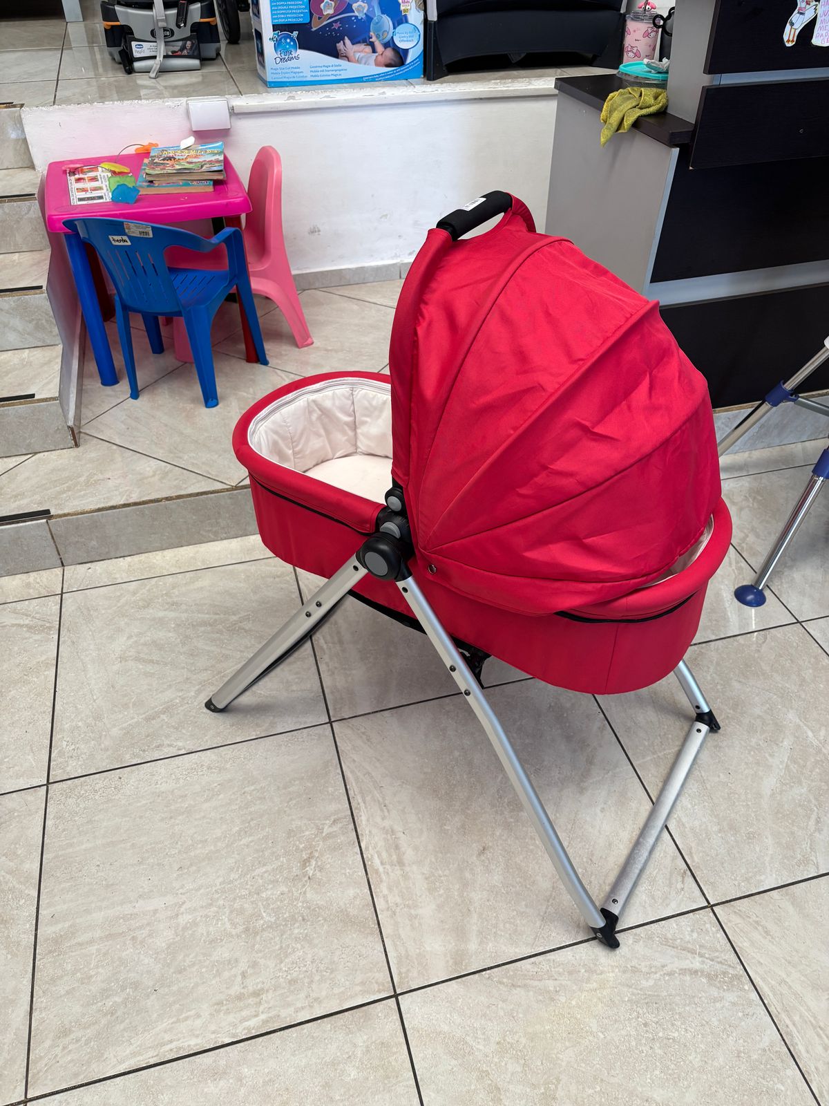 SEMINUEVO Bambineto Rojo con Base / 4426.1